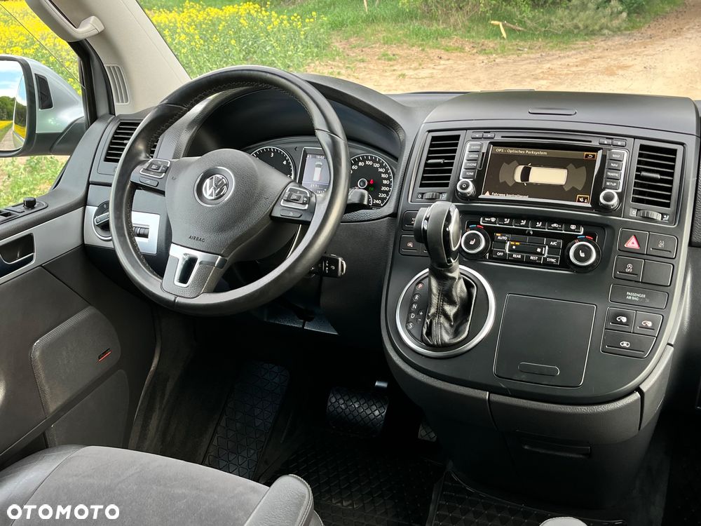 Volkswagen Multivan - 11