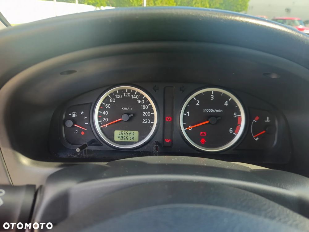Nissan Almera - 10