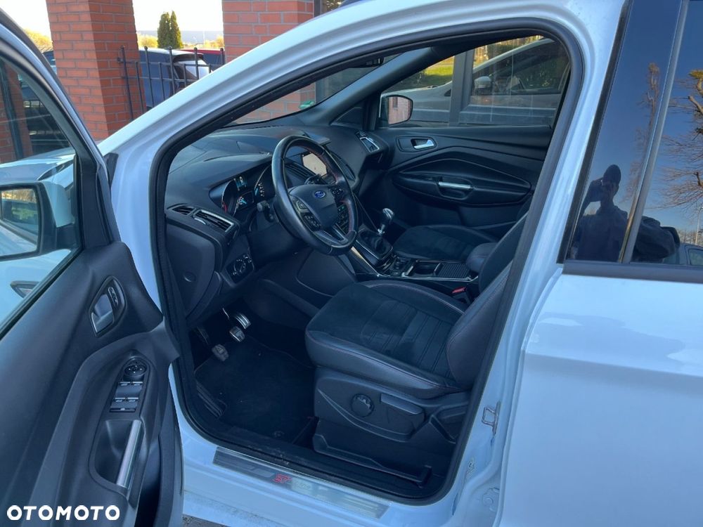Ford Kuga 1.5 EcoBoost 2x4 ST-Line - 11