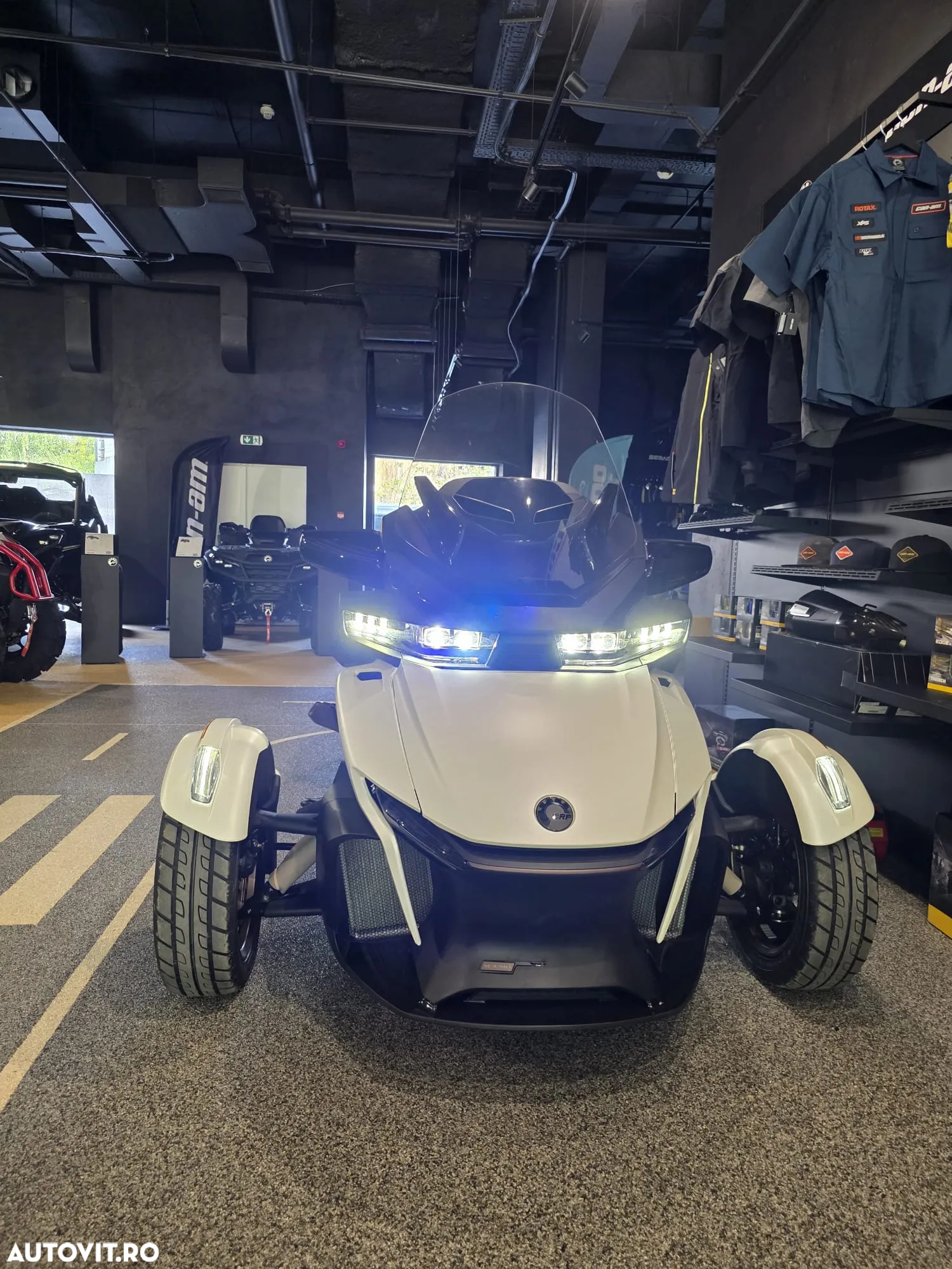 Can-Am Spyder - 11