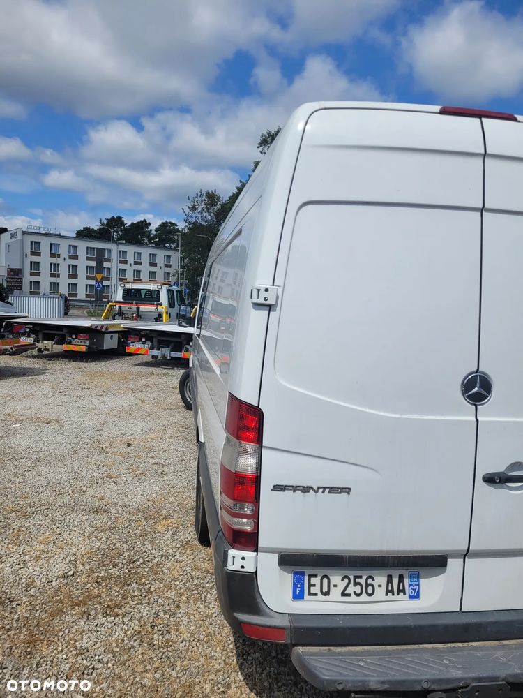 Mercedes-Benz Sprinter - 11