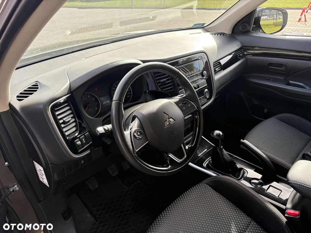 Mitsubishi Outlander 2.0 Invite + 2WD - 8