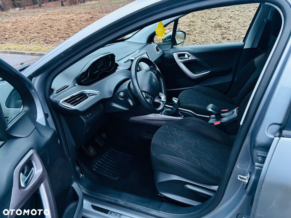 Peugeot 2008 PureTech 82 Style - 15