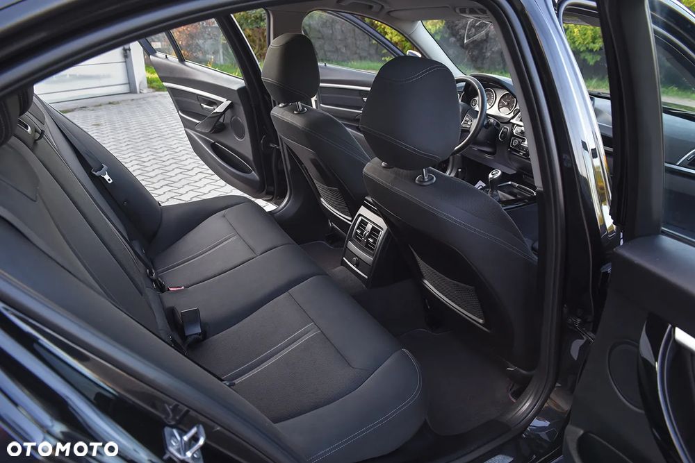 BMW Seria 3 - 35