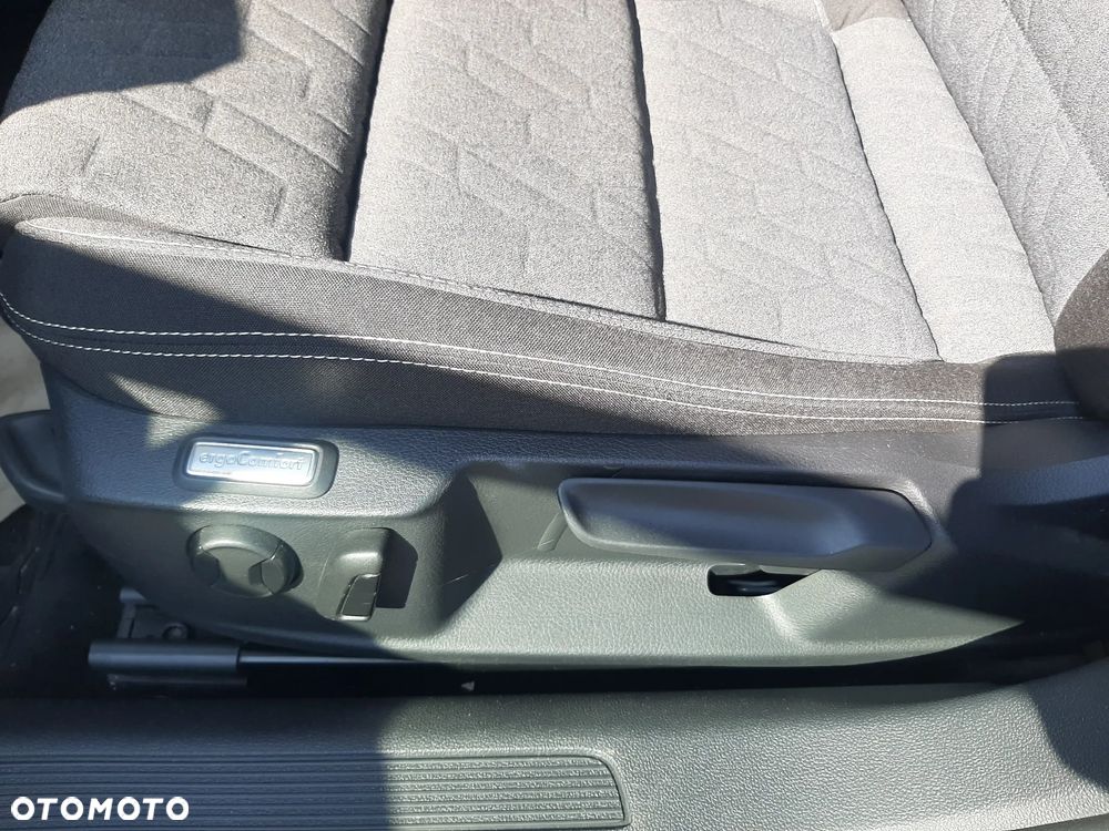 Volkswagen Passat 2.0 TDI EVO Business DSG - 24