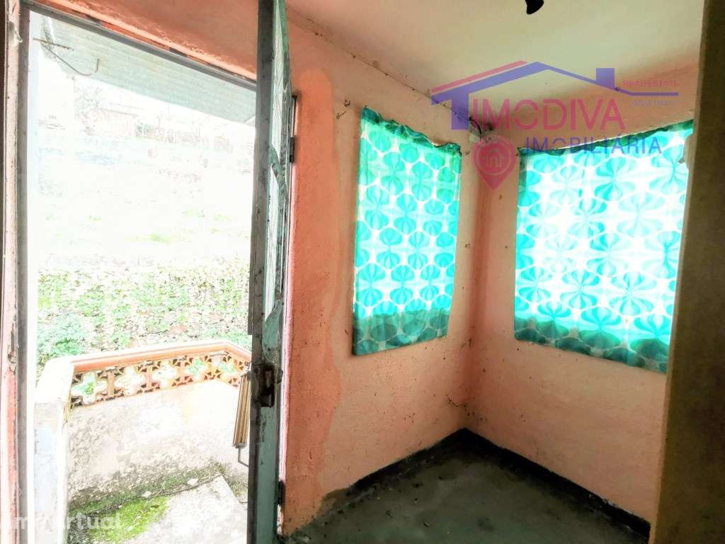 Moradia T2 com logradouro próximo de Castanheira de Pera - Grande imagem: 4/14