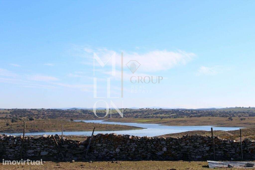 Herdade  com 11,25ha situada na aldeia ribeirinha da Granja, concelho - Grande imagem: 3/21