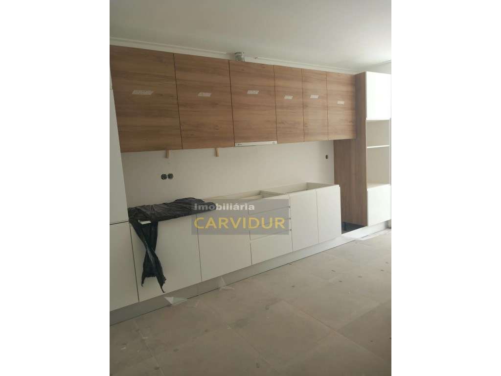 Apartamento T3 remodelação contemporânea com Terraço 80m2 - Grande imagem: 4/30