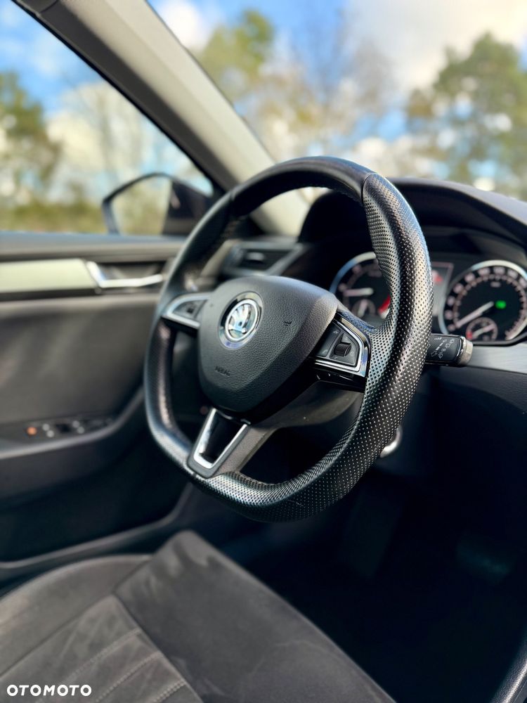 Skoda Superb 2.0 TDI DSG SportLine - 34