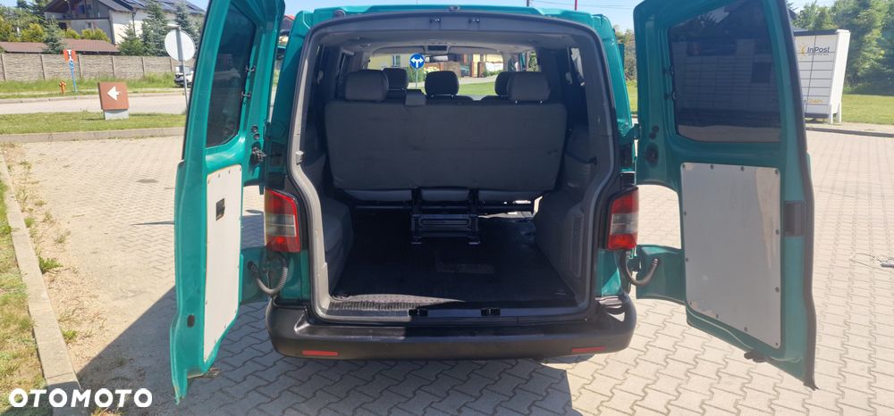 Volkswagen Caravelle - 11