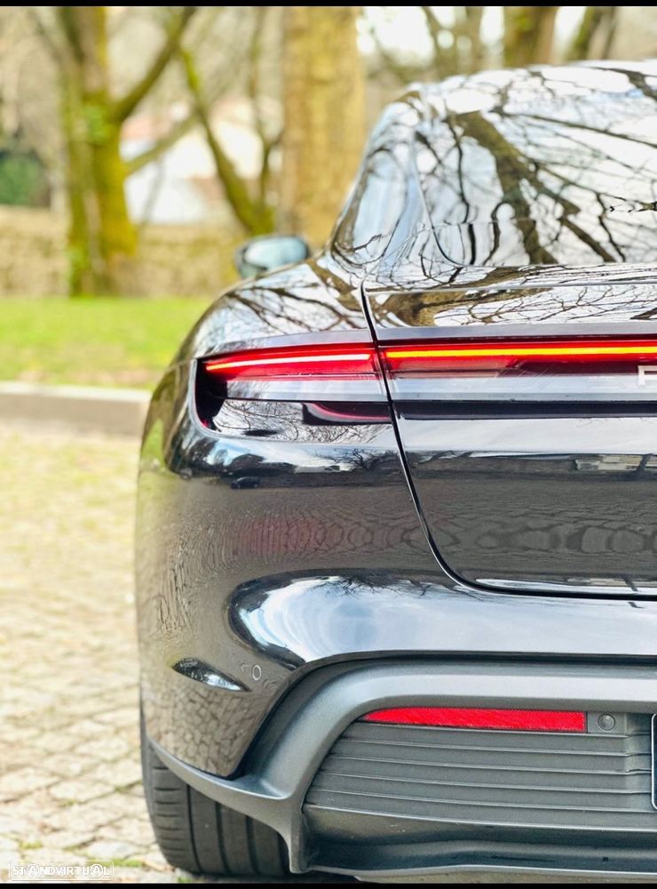 Porsche Taycan 4 - 6