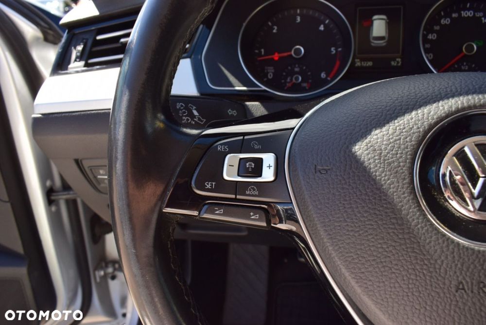 Volkswagen Passat - 29
