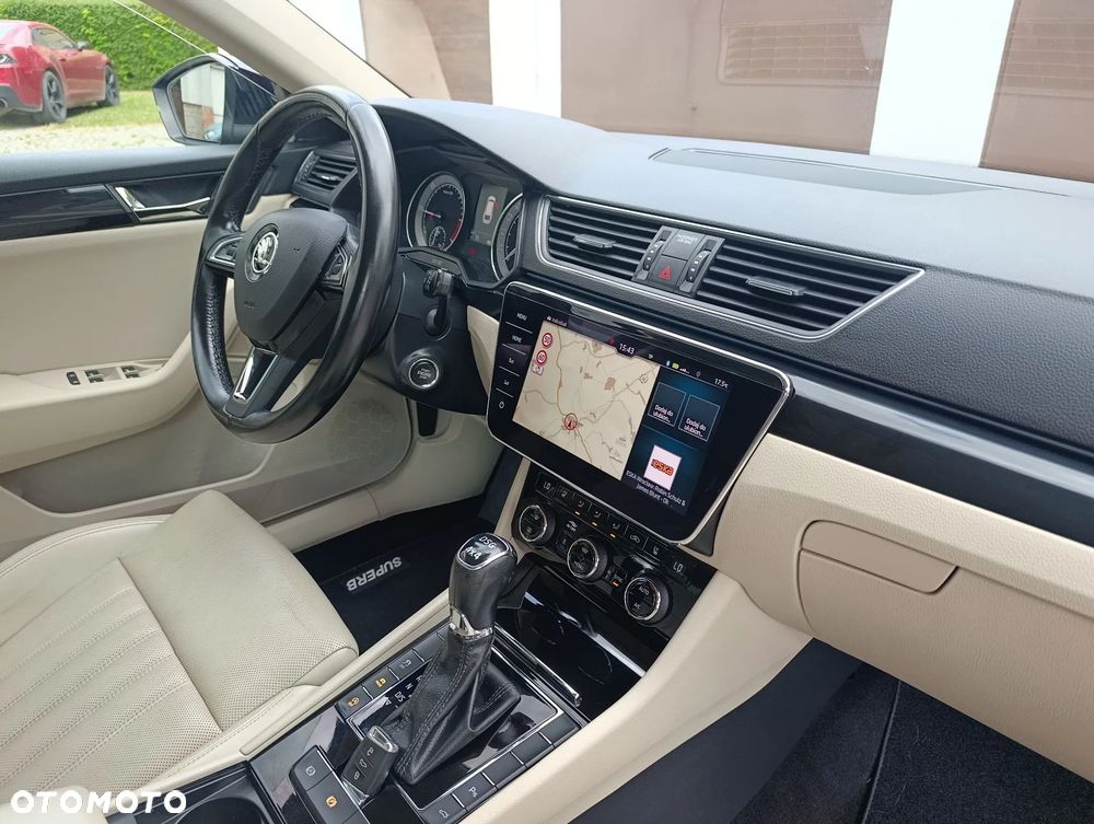 Skoda Superb 2.0 TDI 4x4 L&K DSG - 11