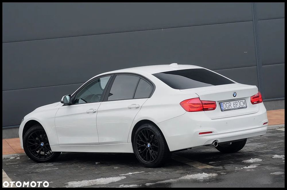 BMW Seria 3 318i - 4