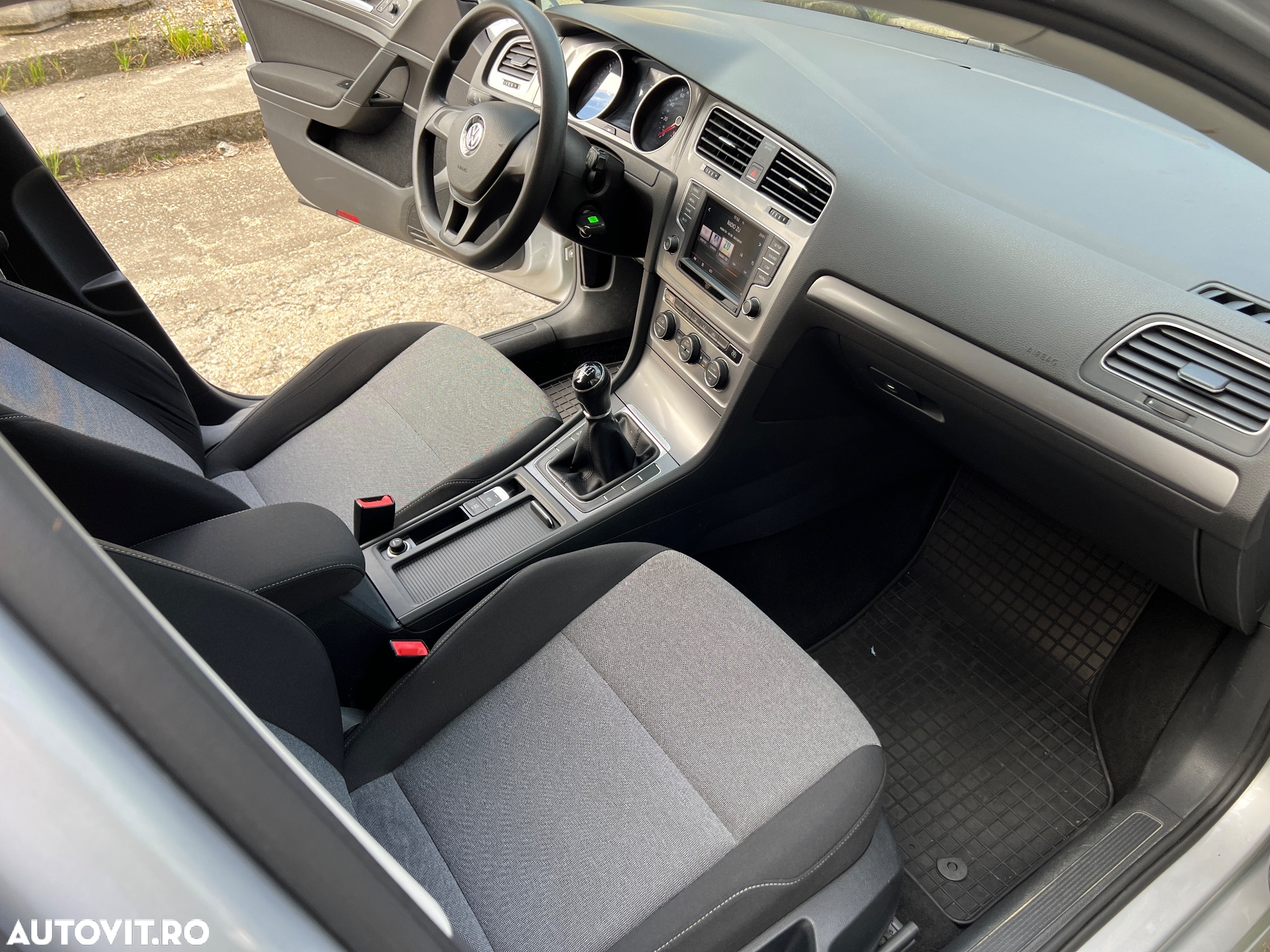 Volkswagen Golf 1.6 TDI BMT Comfortline - 22