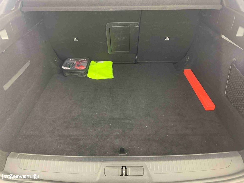 Peugeot 408 1.2 PureTech Allure EAT8 - 14