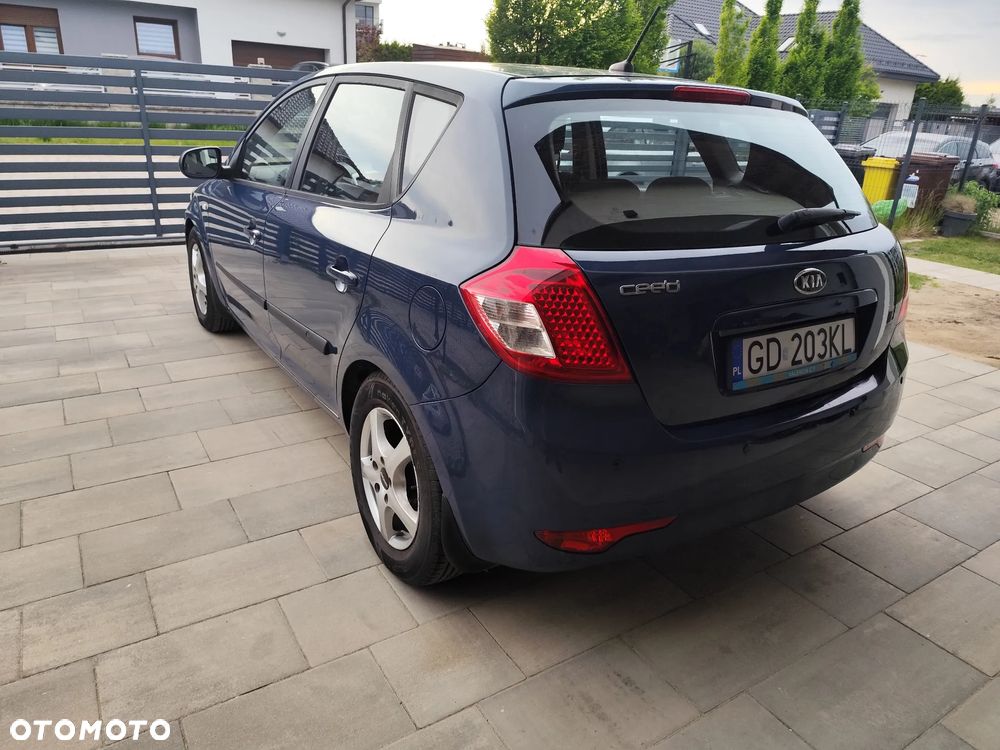 Kia Ceed 1.6 L - 12