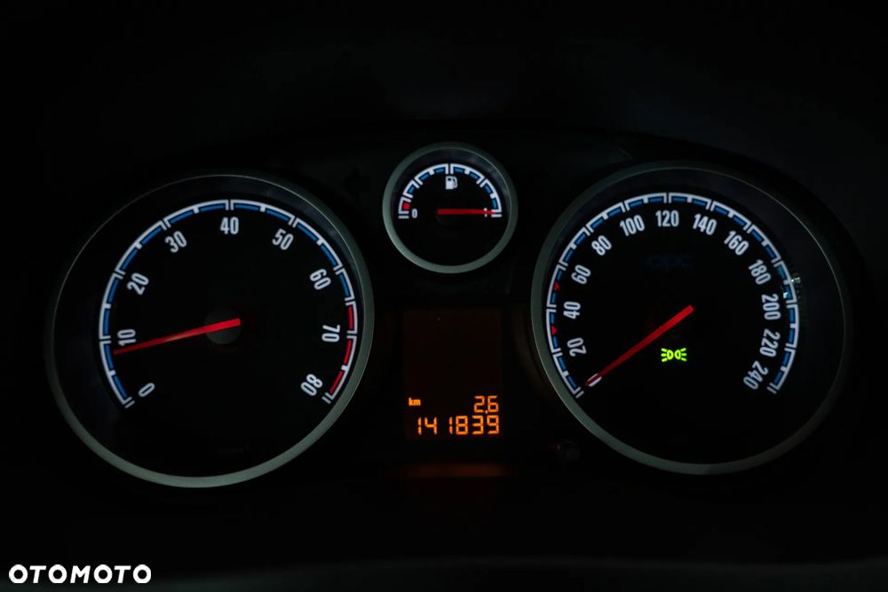 Opel Corsa 1.6 Turbo OPC - 12
