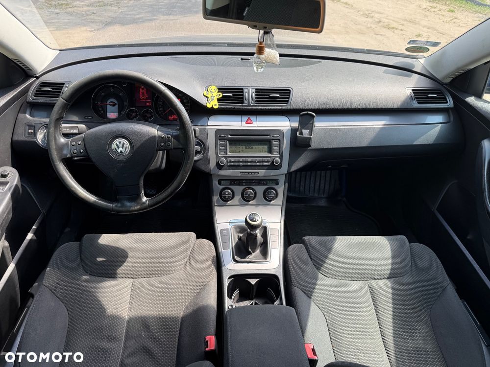 Volkswagen Passat 1.9 TDI DPF BlueMotion - 10
