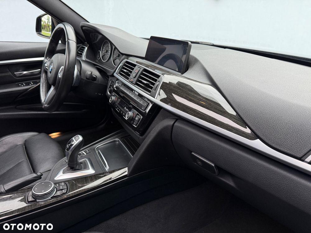 BMW Seria 3 330i Edition M Sport Shadow - 23