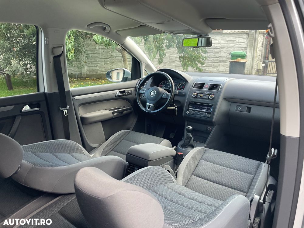 Volkswagen Touran - 22