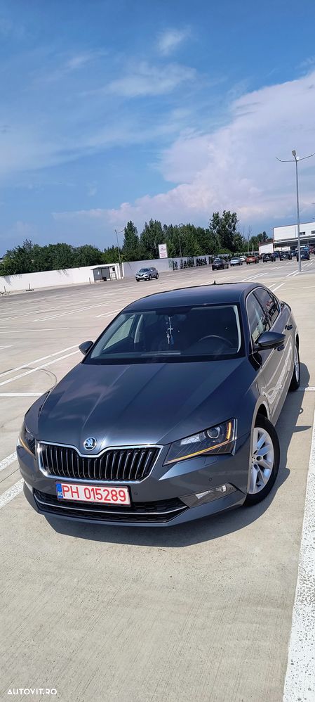 Skoda Superb 2.0 TDI DSG Style - 4