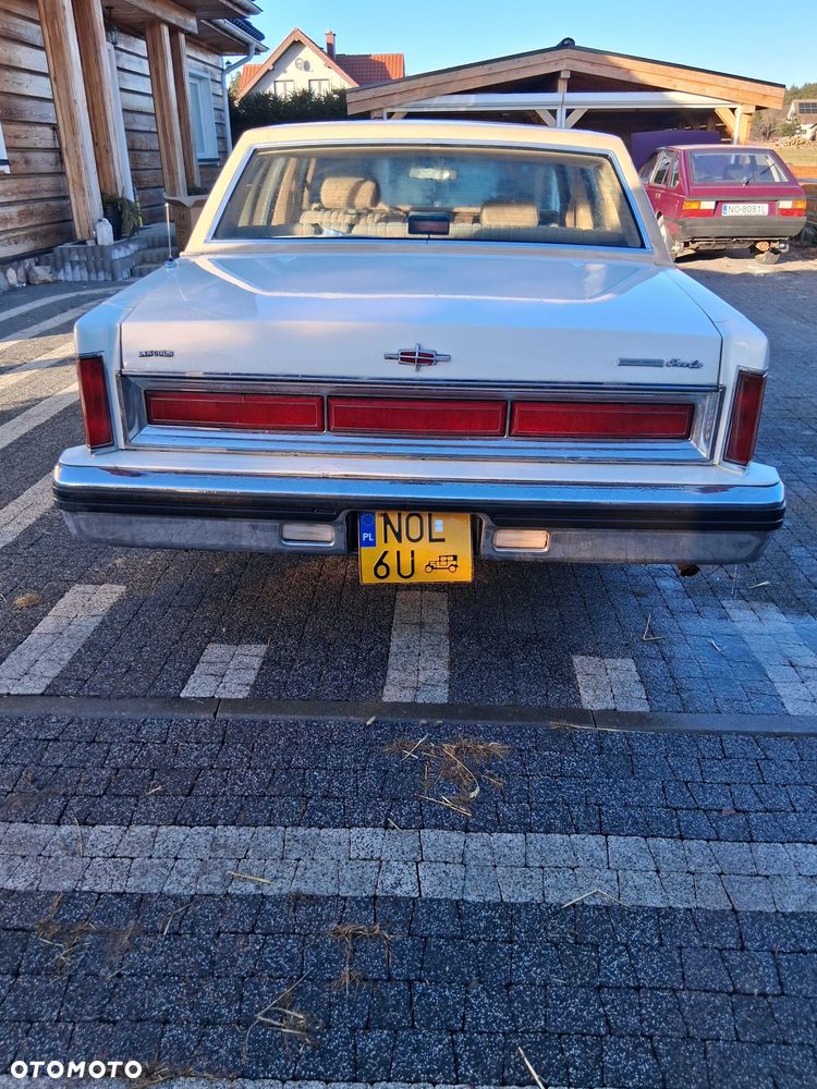 Lincoln Town Car - 1