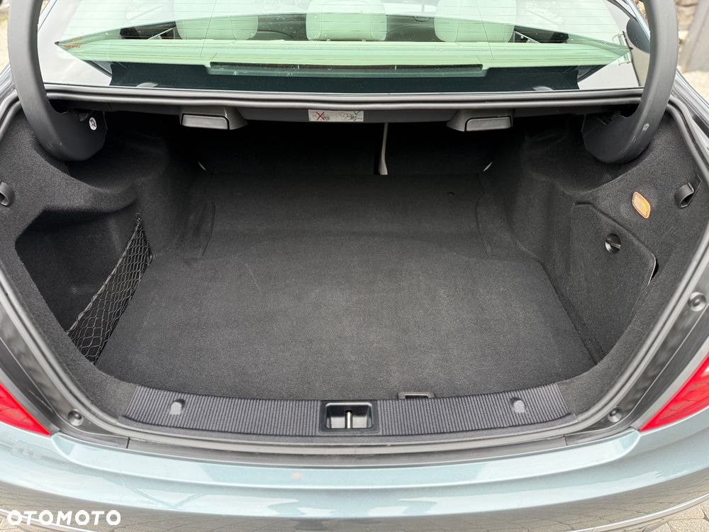 Mercedes-Benz Klasa C 180 CGI BlueEff Avantgarde - 37