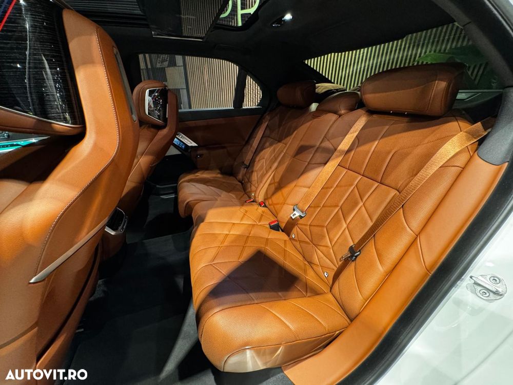 BMW Seria 7 740d xDrive MHEV - 23