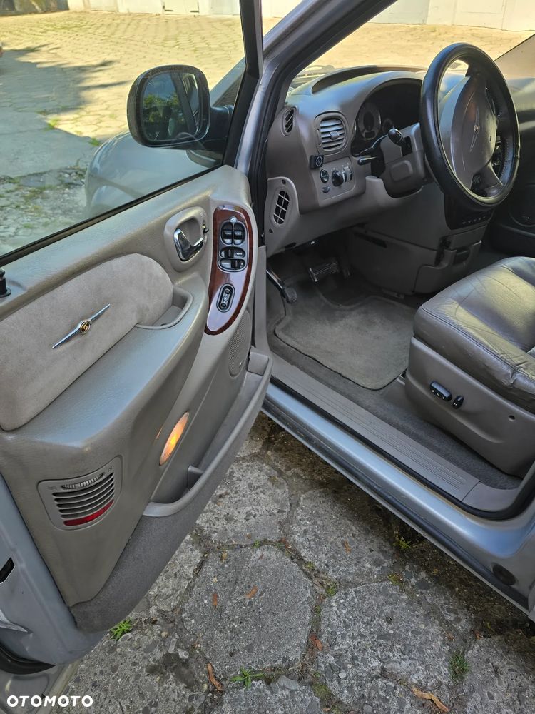 Chrysler Grand Voyager 3.3L Limited - 22
