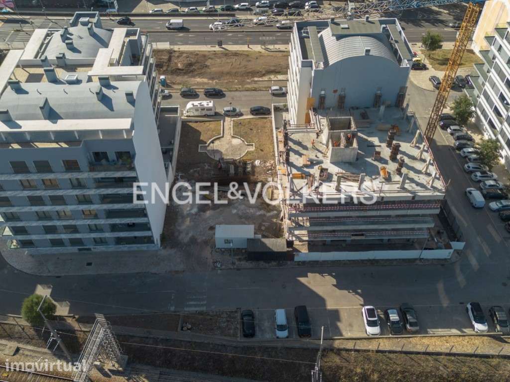 Terreno na Amadora - Grande imagem: 3/17