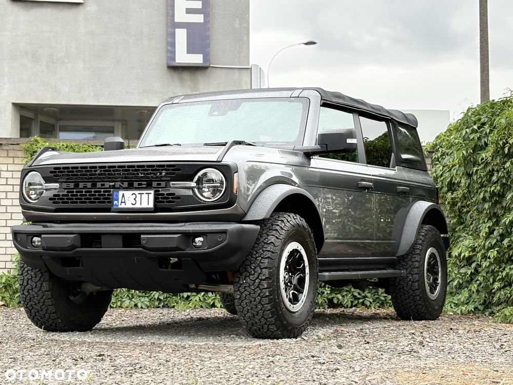 Ford Bronco - 1