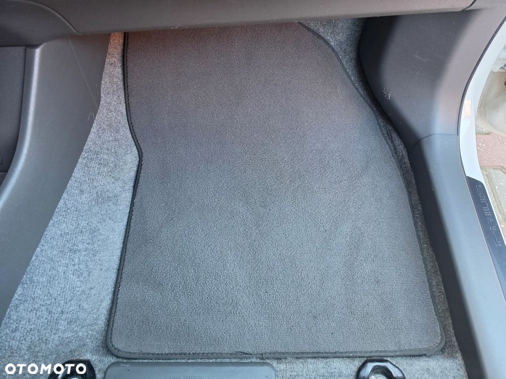 Toyota Prius (Hybrid) - 16