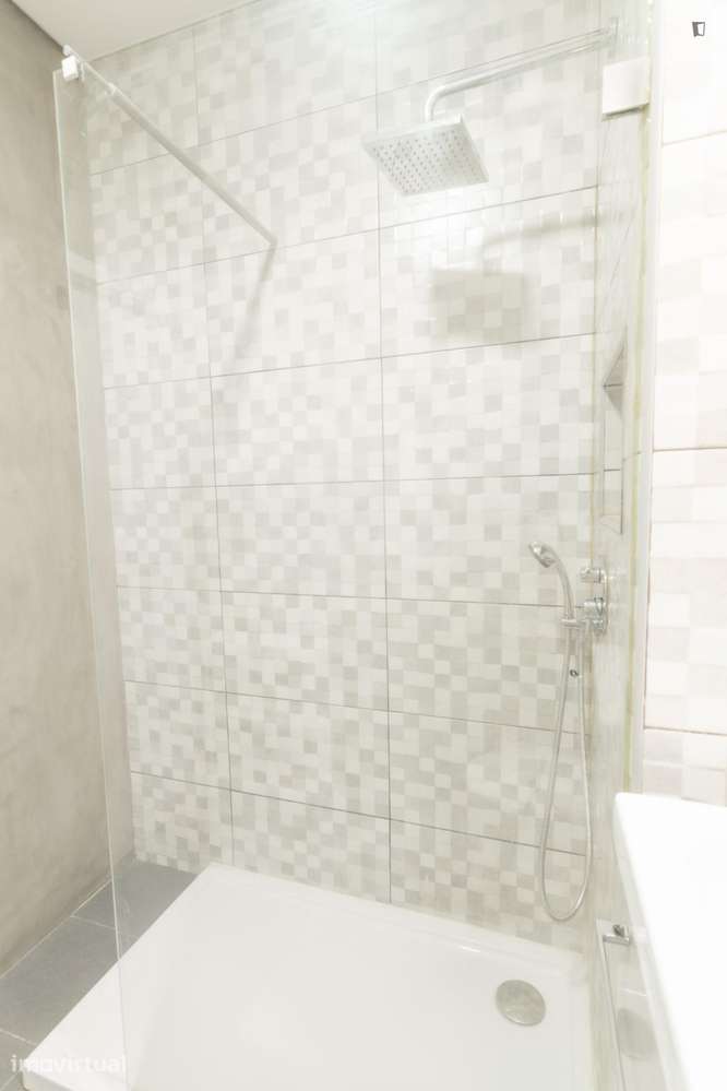 Quarto - localizado em Santa Marinha Porto - Grande imagem: 3/12