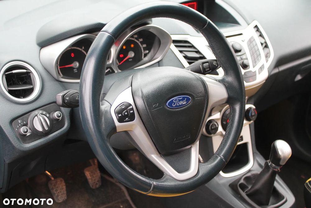 Ford Fiesta 1.6 TDCi DPF Titanium - 9