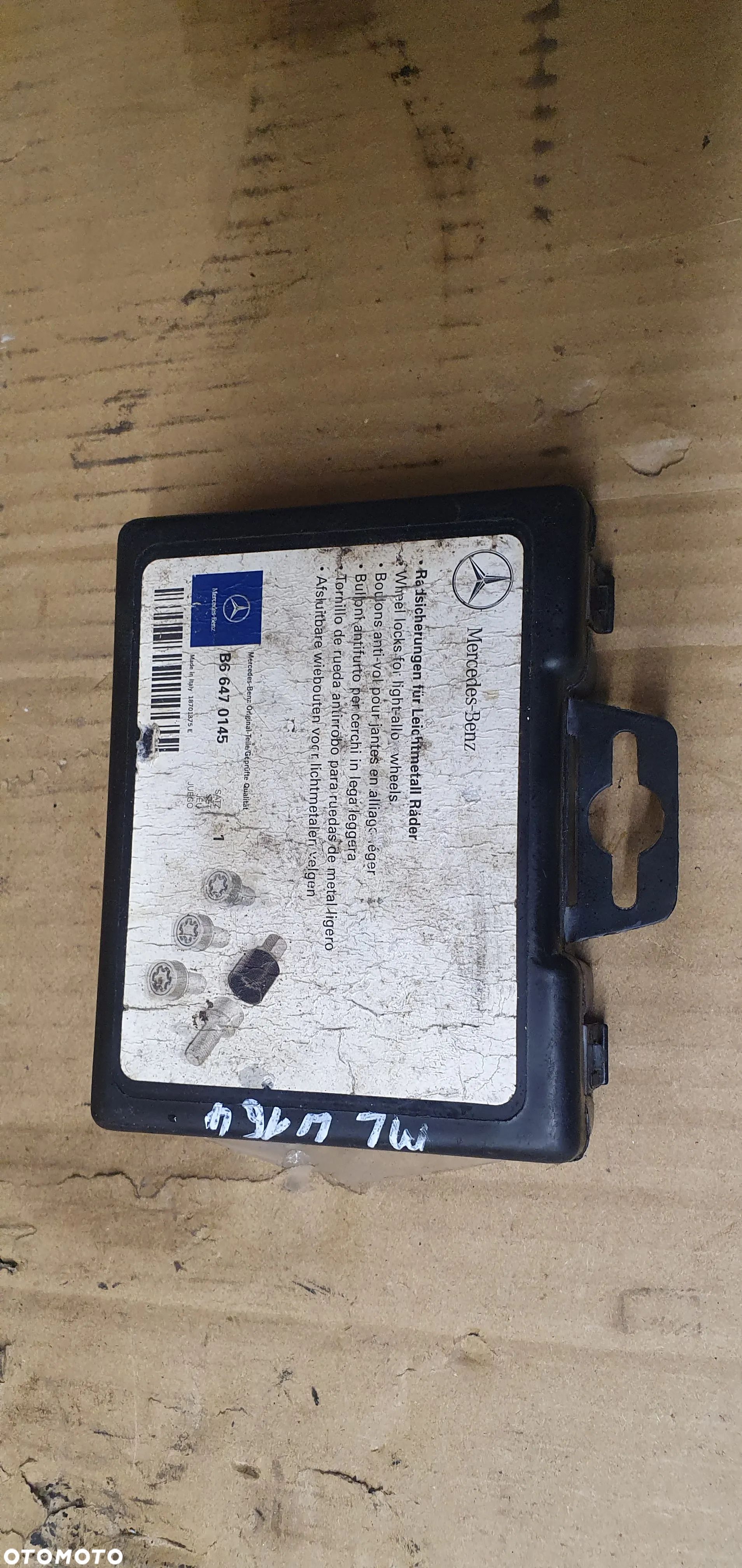 Śruba śruby koła kół zabezpieczające Mercedes ML W164 - 1