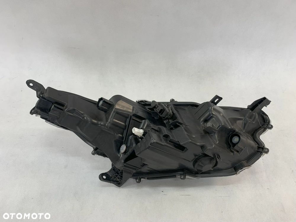 Toyota Yaris 4 IV 20r Reflektor lewy lampa lewa 2020 - 4