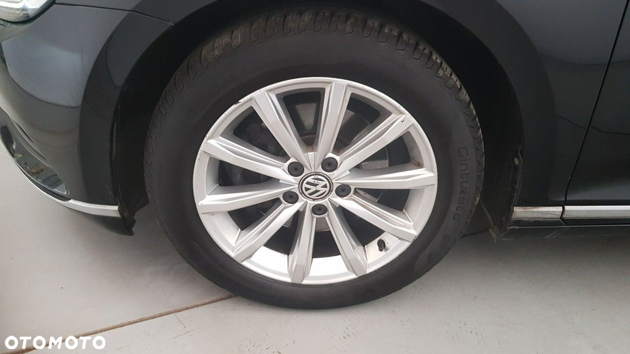 Volkswagen Passat - 13