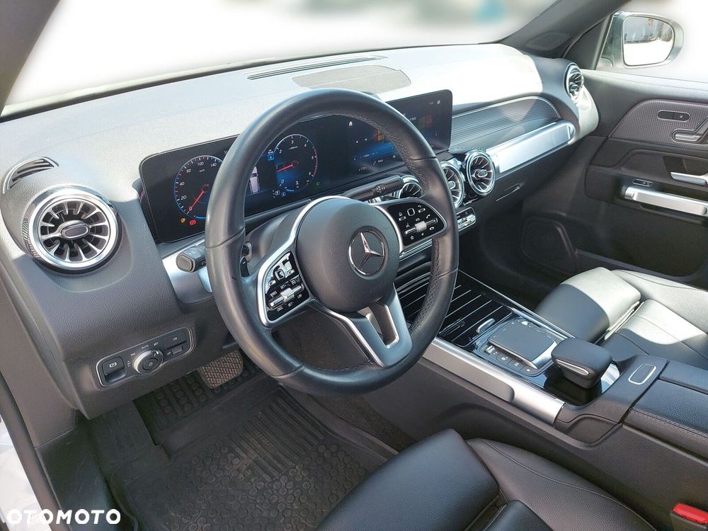 Mercedes-Benz GLB - 10