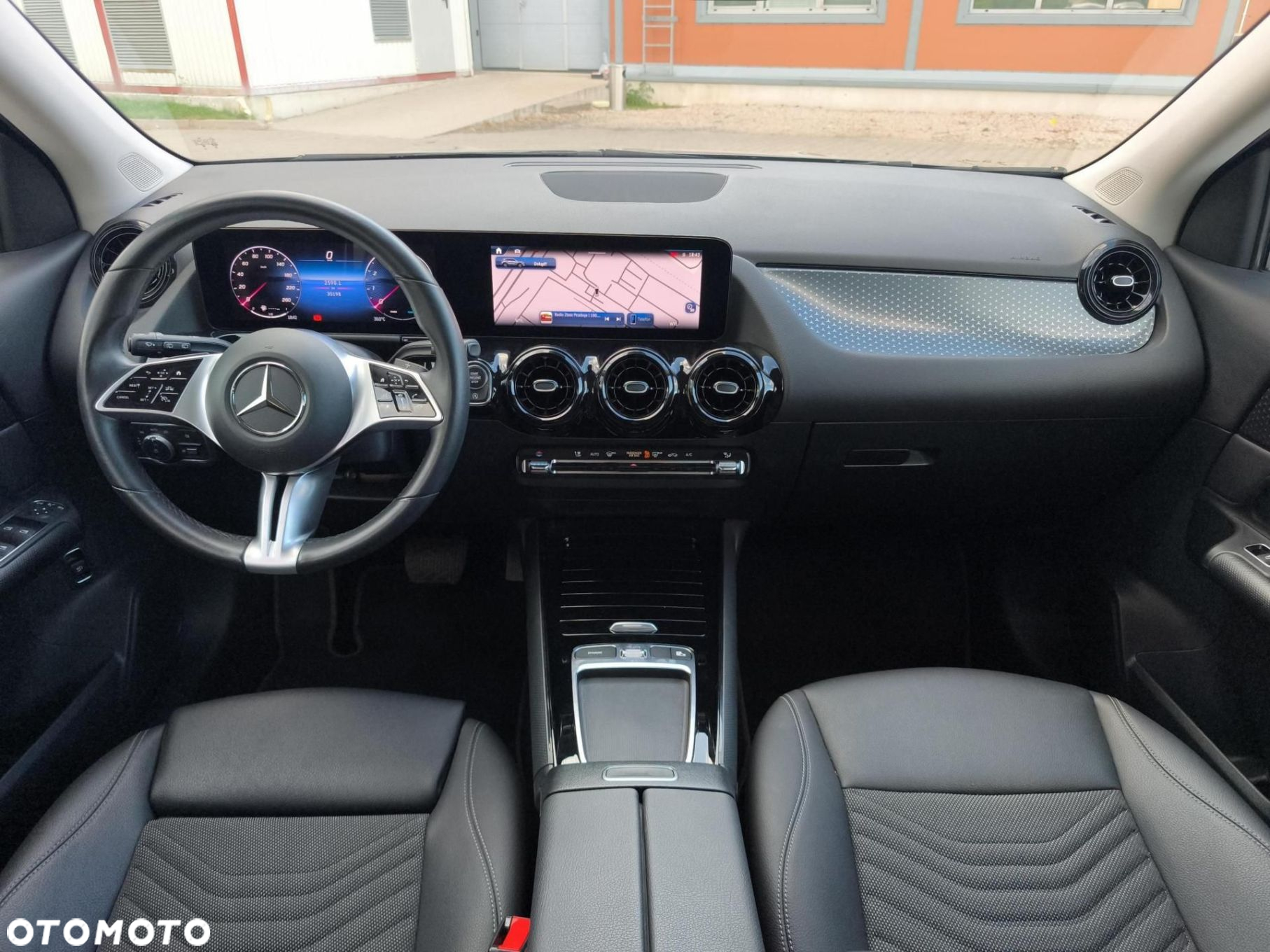 Mercedes-Benz GLA - 13