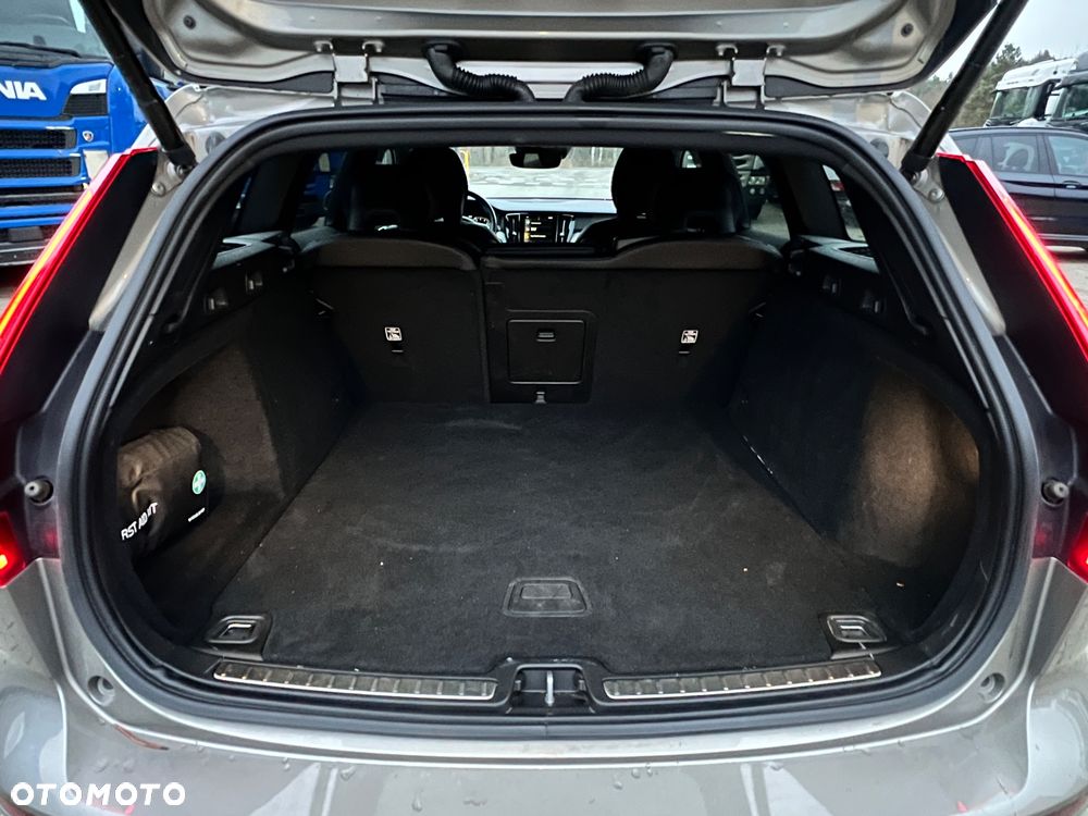 Volvo V60 Cross Country T5 AWD Geartronic Momentum Pro - 23