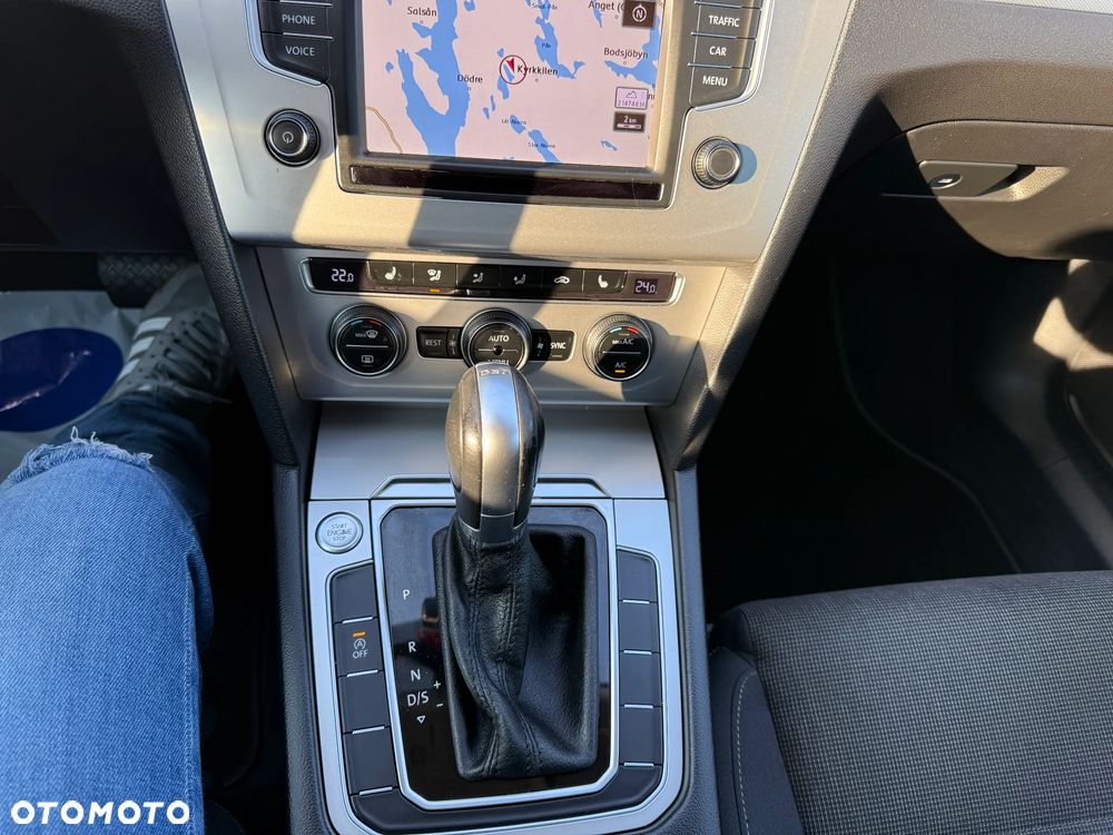 Volkswagen Passat 2.0 TDI SCR DSG Highline - 24