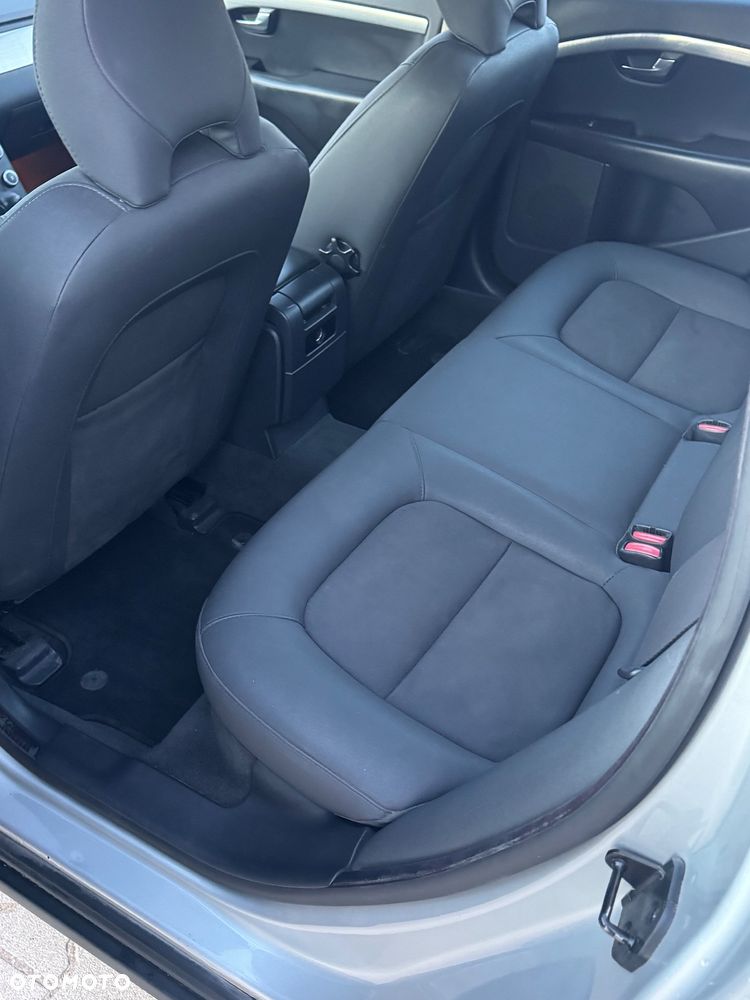 Volvo V70 D5 AWD Momentum - 8