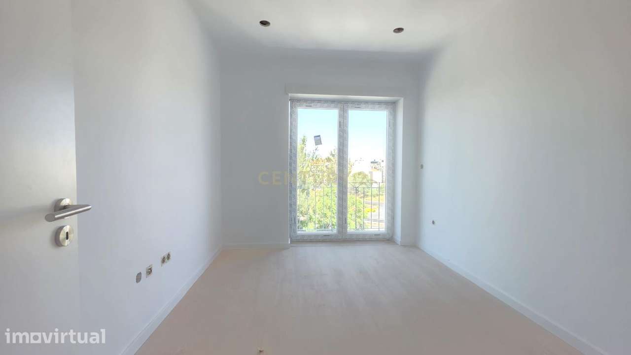 Apartamento T2 remodelado para Arrendamento – Damaia (junto às Portas - Grande imagem: 2/16