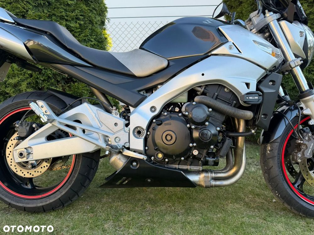 Suzuki GSR - 9