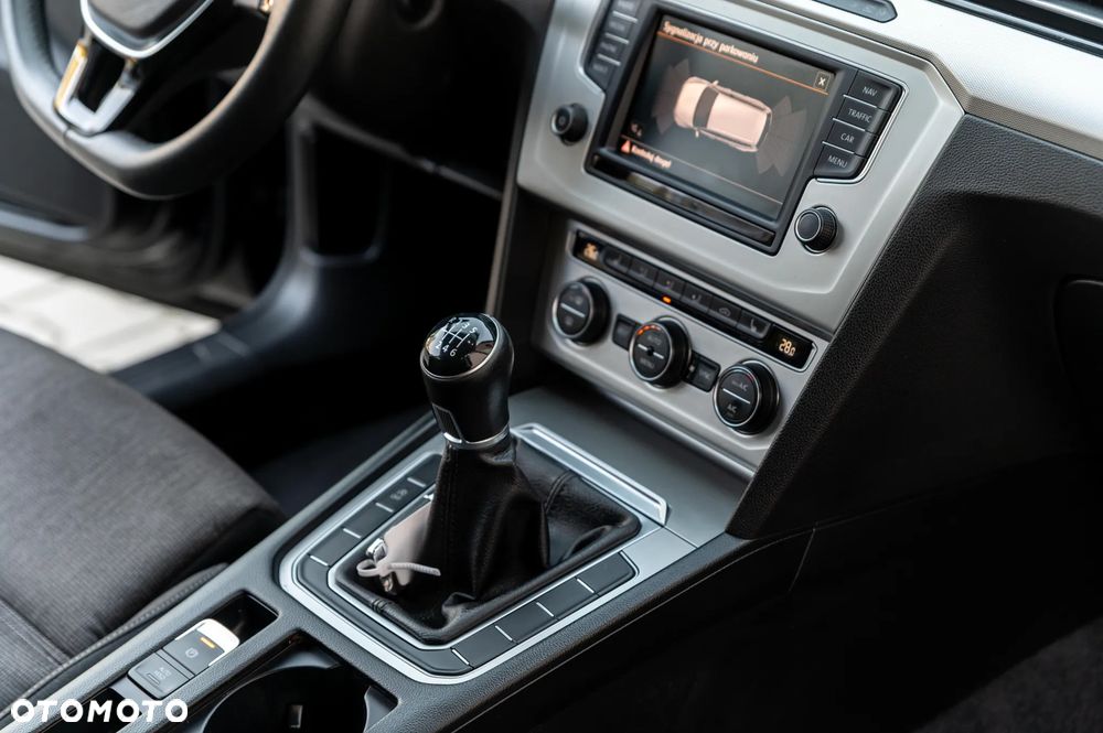 Volkswagen Passat 2.0 TDI BMT Trendline - 25