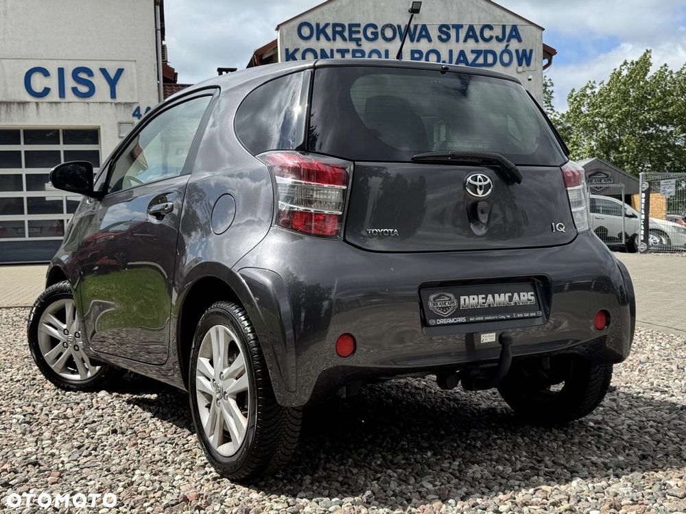 Toyota iQ - 10