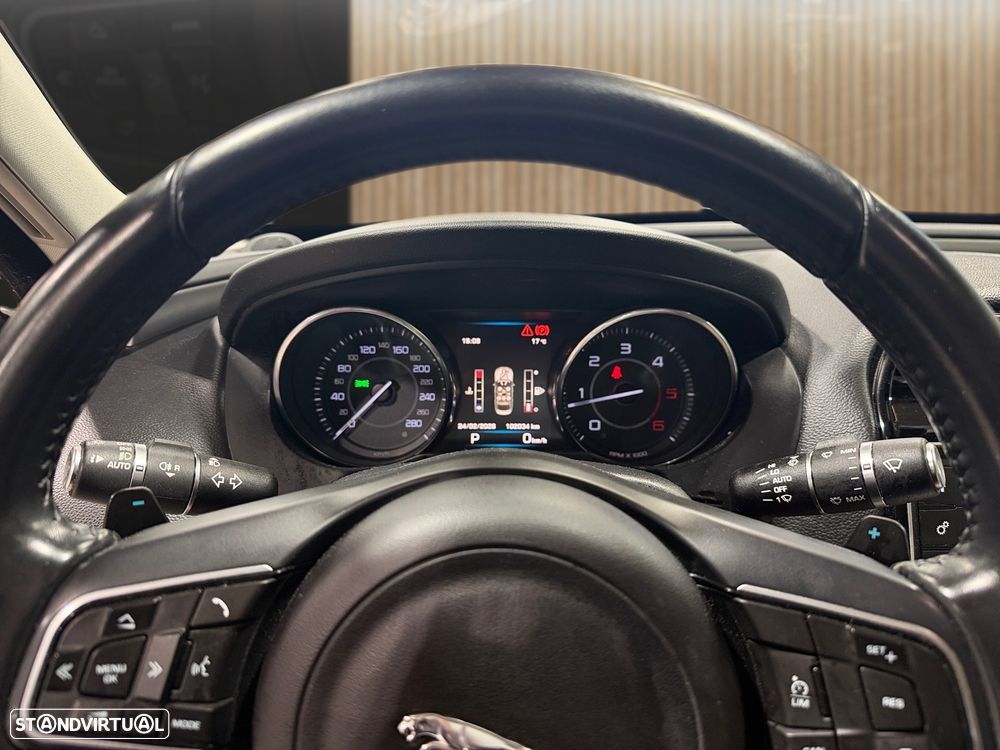 Jaguar XE 2.0 D Portfolio Aut. - 7