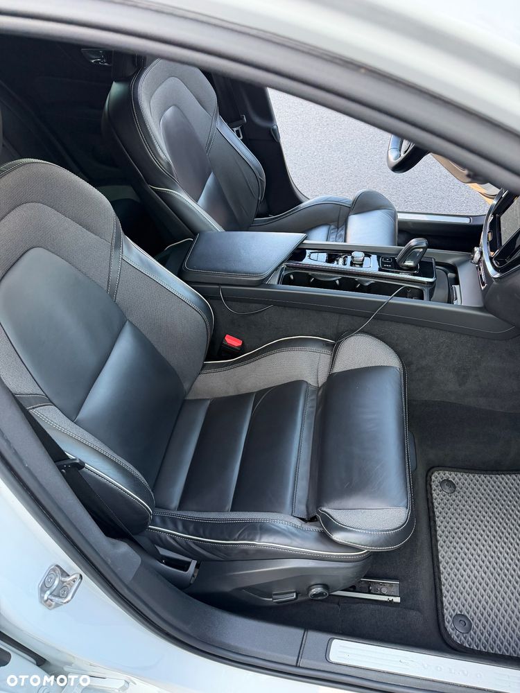Volvo V60 B3 B R-Design - 20