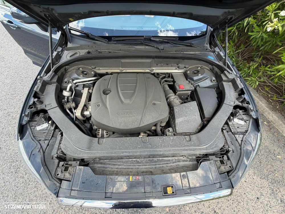 Volvo XC 60 2.0 D4 Momentum Geartronic - 11